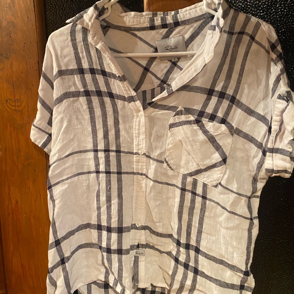 Plaid short sleeve plaid button down! On pocket on the right. Brand Rails